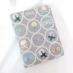 【B6】刺繍15 グレー×ホワイト タンバリン マルチケース ミナペルホネン