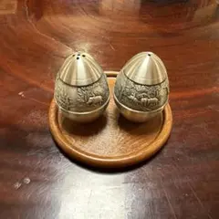 タイ土産　卵型金属製塩・胡椒入れセット