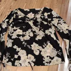 花柄 Vネック 長袖ブラウス