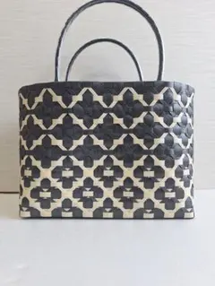 ppバンド　カゴバッグ　黒色とベージュ