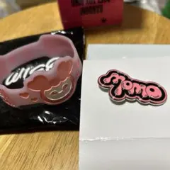TWICE ランダム　ラバーバンド　ピンバッチ モモ　MOMO