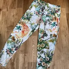 ZARA ボタニカル柄パンツ サイズSのサムネイル