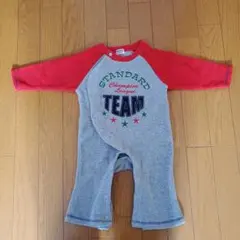 グレーと赤のロンパース