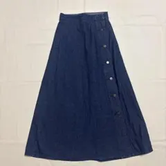 GU デニムロングスカート フロントボタン ネイビー Sサイズのサムネイル