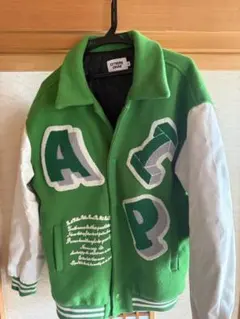 刺繍入り緑色ジャケット