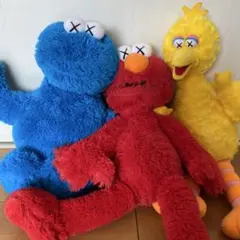 カウズ　セサミストリート ぬいぐるみセット 3体 ユニクロ KAWS × セサミストリート ぬいぐるみ セット – ROBOTROBOT