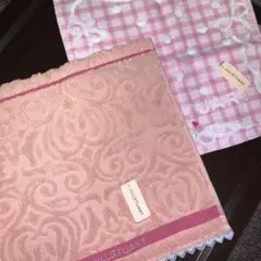 ジルスチュアート、ピンク花柄、ピンク柄ロゴ刺繍　タオルハンカチセット