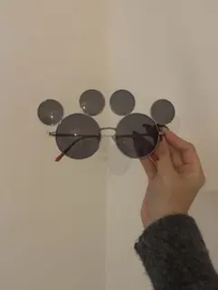 ミッキー型グレーサングラス