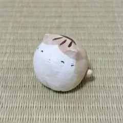 茶トラ白 猫 置物 紙粘土製