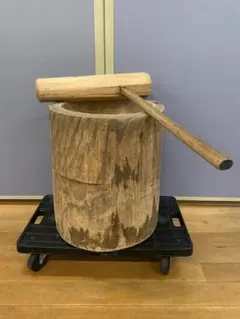 臼と杵セット内径55cm 外径70cm 高さ46cm 小屋解体の為値段下げます 臼と杵セット内径55cm 外径70cm 高さ46cm 小屋解体の為値段下げます