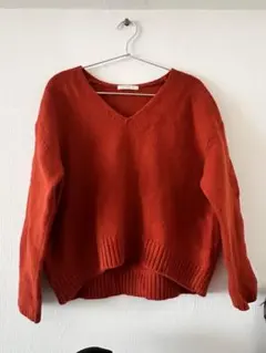 め*ろ様 【週末値下げ】ウール朱色Vネックセーター