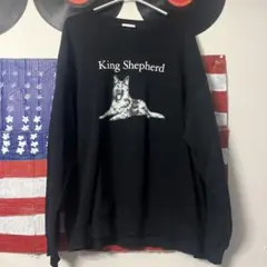 King Shepherd プリント クルーネック スウェット ブラック