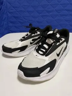 NIKE　エアマックス　ボルト　25.5cm