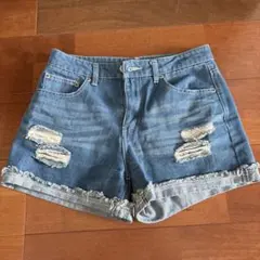 レディース　ダメージ加工デニムショートパンツ