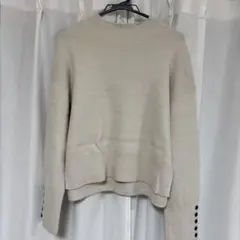 グローバルワーク　ベージュ 長袖ニット 袖ボタン付き