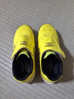 umbro フットサルシューズ イエロー