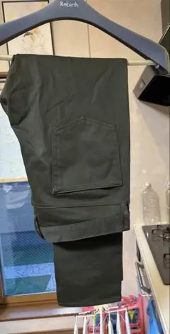 ダークグリーン スリムフィットパンツ