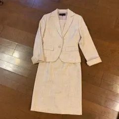スカートスーツ