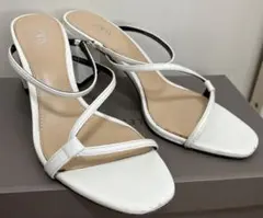 ZARA ホワイトストラップサンダル