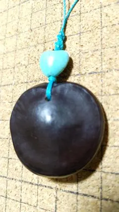 石垣島産　藻玉モダマストラップ40×40㎜トルコ石ハート型13×13㎜