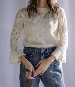 プチハイネック美シルエットフレアスリーブバックジップ総レース長袖ブラウス