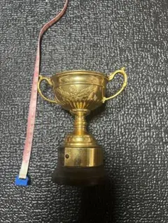 金色トロフィー　高さ10cm 幅10cm