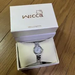 ✨未使用級✨wicca ハローキティ コラボ 時の誕生日 ソーラー 腕時計 シチズンの女性向け時計「wicca」×ハローキティの限定コラボ