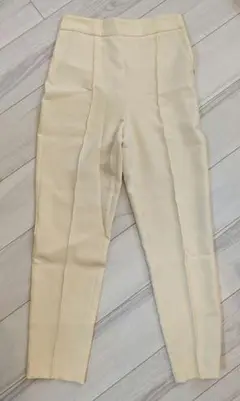 ZARAタックパンツオフホワイトXS美品