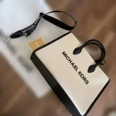 新品マイケルコースキャンパスショルダーバッグのサムネイル