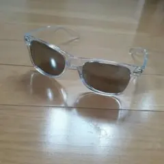 新品　クリアフレームサングラス　ケース付