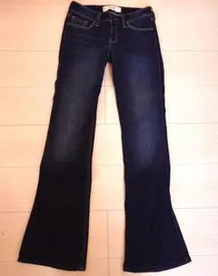 HOLLISTER ローライズ フレアデニム W26 インディゴ 美シルエットのサムネイル