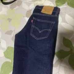 Levi's ダークブルー ストレートジーンズ