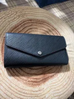 Louis Vuitton エピ　ポルトフォイユ　新型サラ