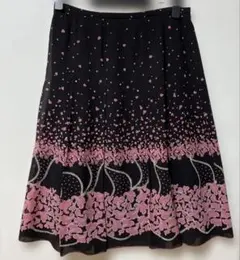 LANCETTI黒とピンクの花柄フレアスカート