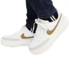 ナイキNIKEコートビジョン アルタ ホワイト クリーム 厚底