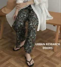 美品　アーバンリサーチドアーズ　フラワープリントイージーパンツ　S　ネイビー