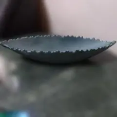 青緑色 陶器 花器 波状の縁取り