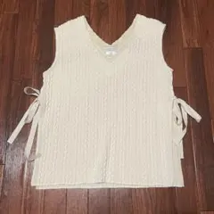 アイボリー Vネック ニットベスト サイドリボン