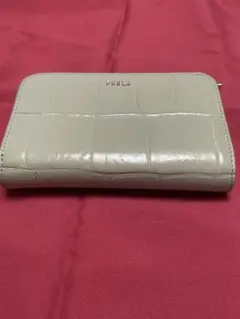 FURLA クロコダイル風二つ折り財布ライトグレー