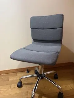 グレーのファブリックオフィスチェア昇降機能付き