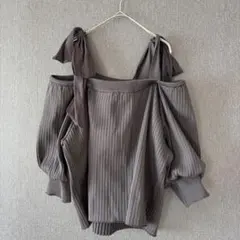 クレット　オフショルダーリブ編みトップス グレー　4L 大きめ　ゆったり　リボン