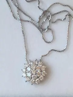 K18WG ダイヤモンド 1.00ct フラワーモチーフ ペンダントトップ