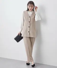 新品タグ付✨コヒナ Vネックイージーオールインワン【SHORT】ベージュ