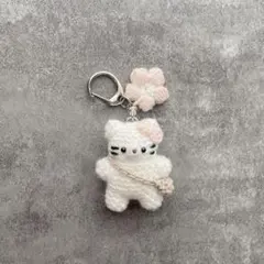 ねことお花のあみぐるみ　キーホルダー付きのサムネイル