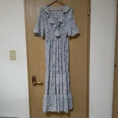 小花柄 ワンピース　白　水色　黄色　フリル