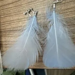 ブルー羽根イヤリングと十字架ネックレスセット