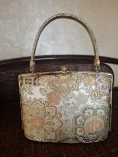最終値下げ中！新品未使用品　金色 花柄刺繍 丸型 和装用バッグ 最終値下げ中！新品未使用品 金色 花柄刺繍 丸型 和装用バッグ - メルカリ