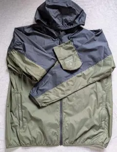 ユニクロ ポケッタブルパーカー オリーブグリーンとブラック メンズM