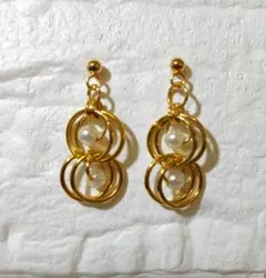 «新品未使用品»ゴールド色ぶら下がりピアス