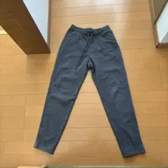 グレー スウェットパンツ ドローストリング付き
